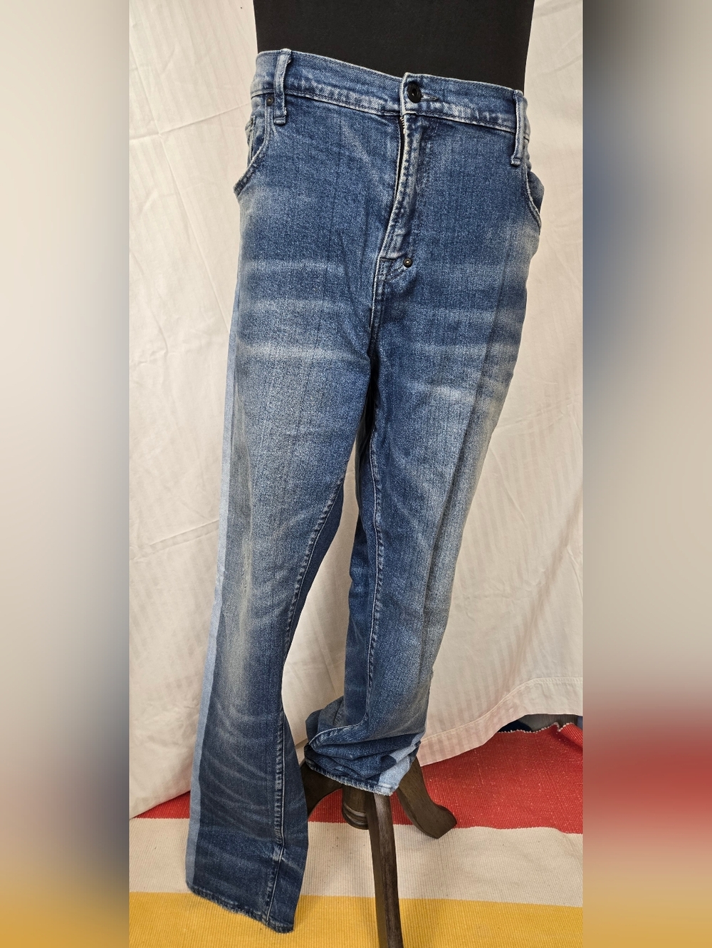 Men's Blue Washed Denim Jeans - Classic Straight Fit.  TE
